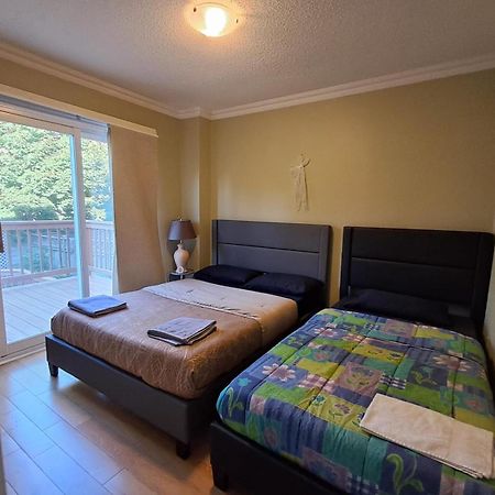 Room With Private Patio Next To Toronto Airport ميسيسوجا المظهر الخارجي الصورة