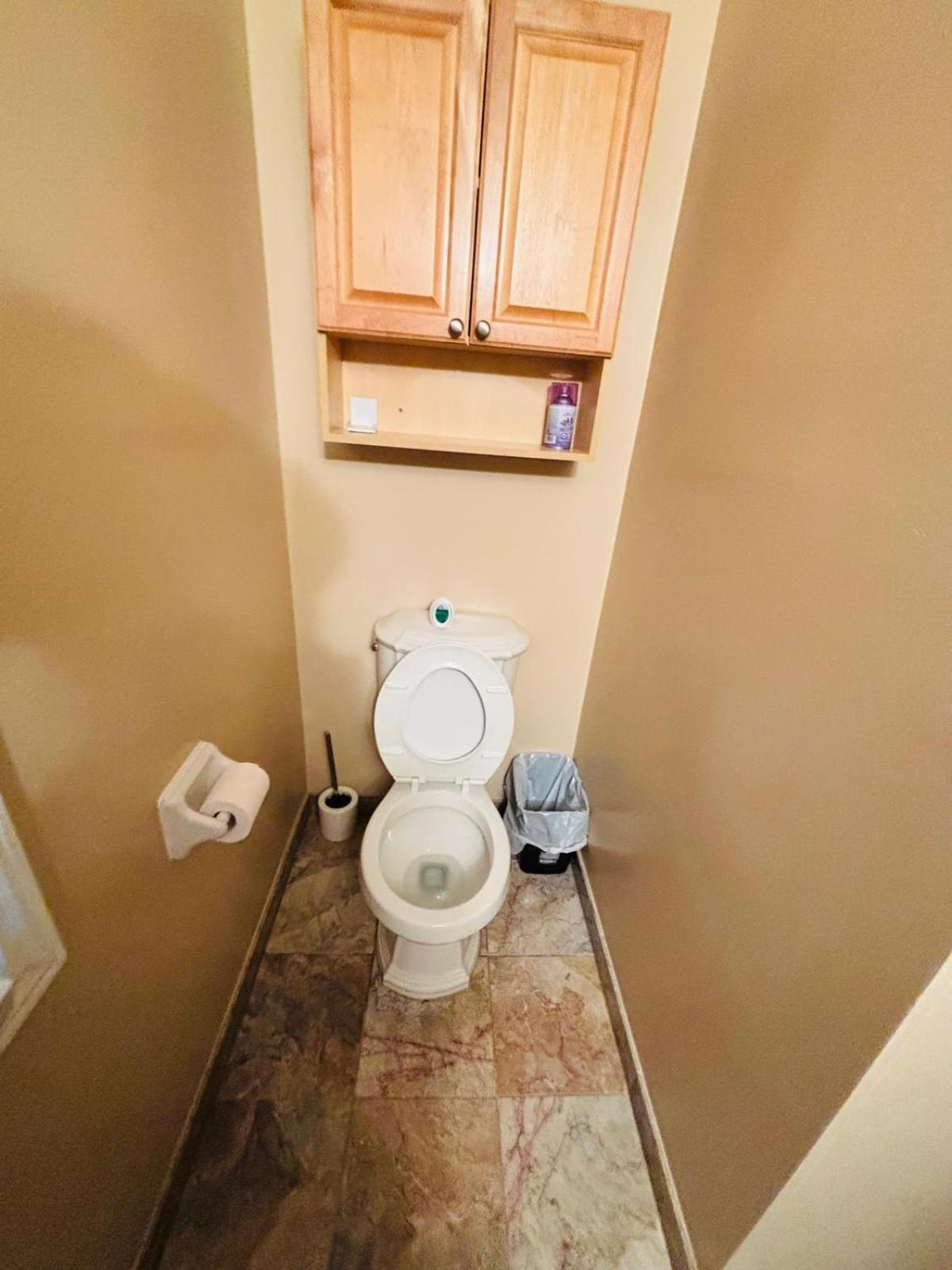 Room With Private Patio Next To Toronto Airport ميسيسوجا المظهر الخارجي الصورة