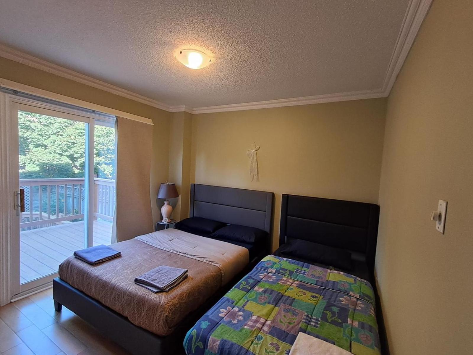 Room With Private Patio Next To Toronto Airport ميسيسوجا المظهر الخارجي الصورة