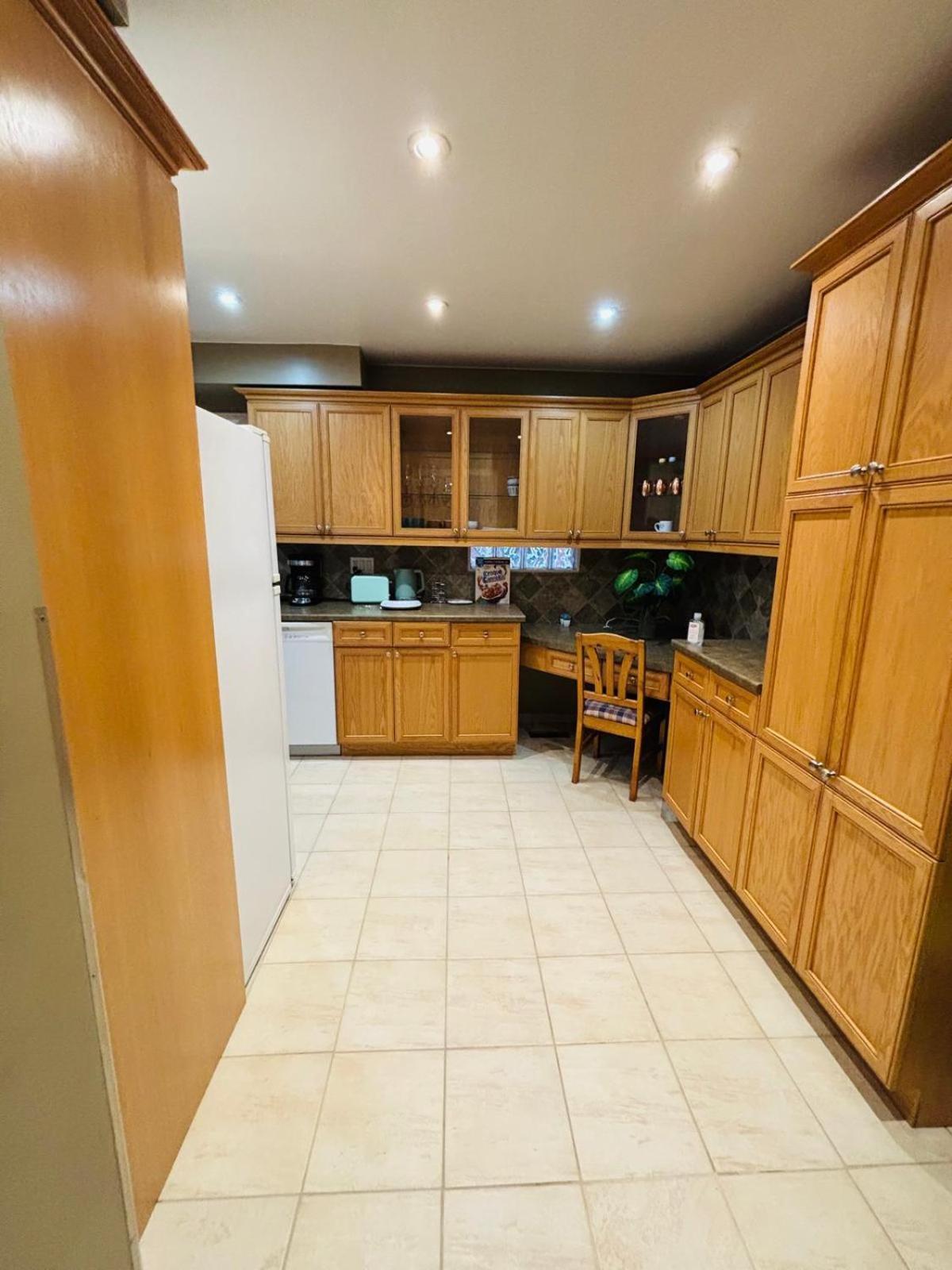 Room With Private Patio Next To Toronto Airport ميسيسوجا المظهر الخارجي الصورة