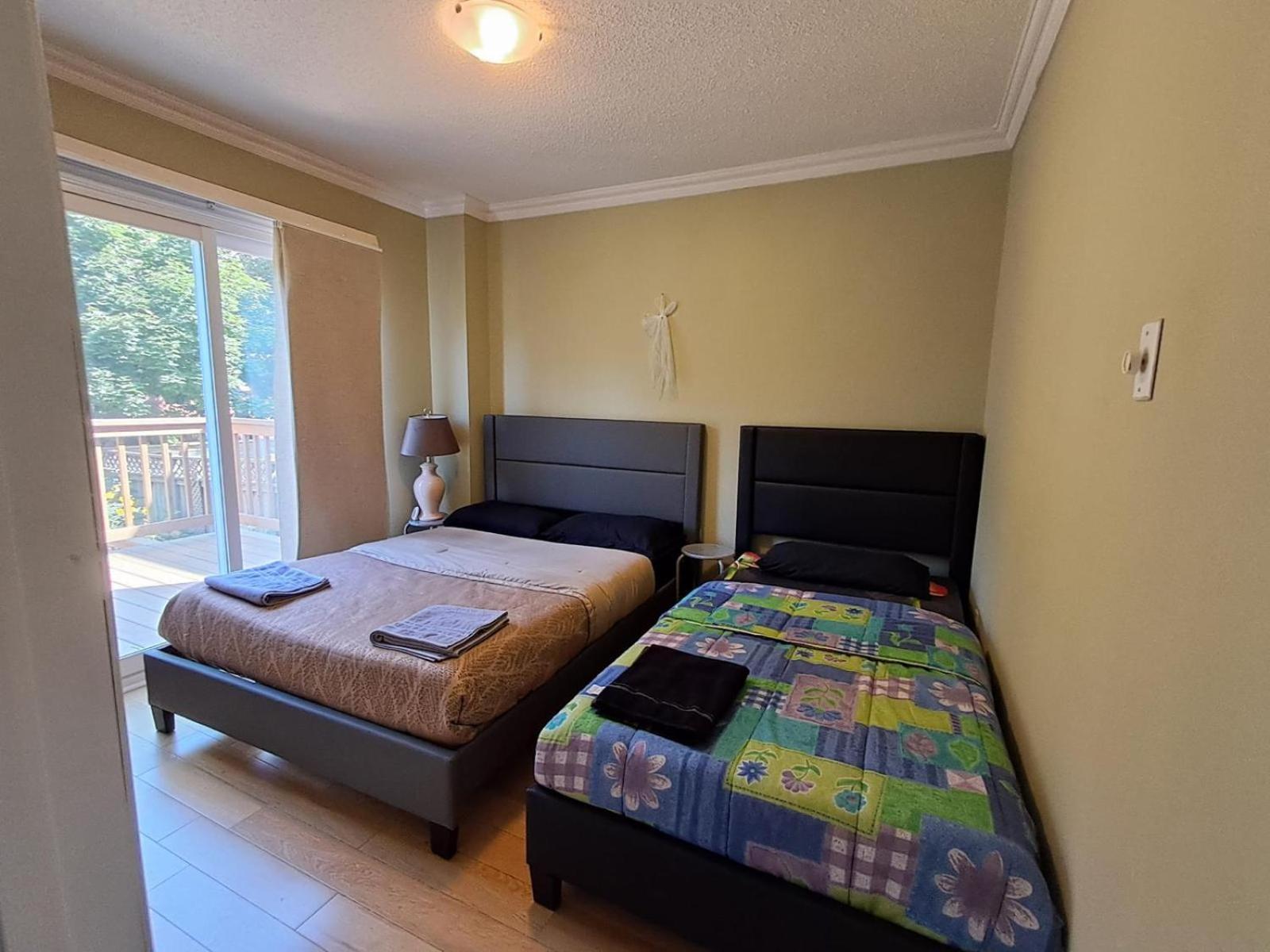 Room With Private Patio Next To Toronto Airport ميسيسوجا المظهر الخارجي الصورة
