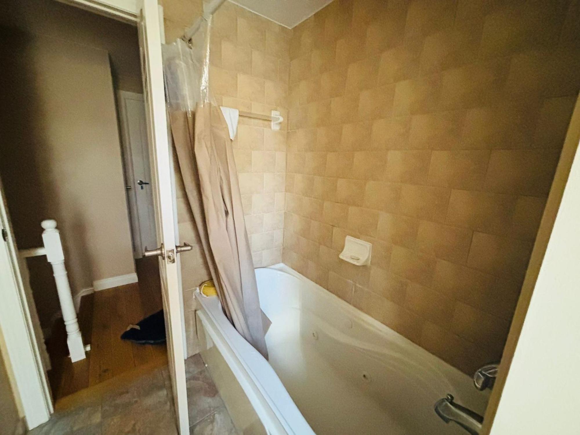 Room With Private Patio Next To Toronto Airport ميسيسوجا المظهر الخارجي الصورة